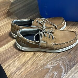 Men’s tan boat shoes